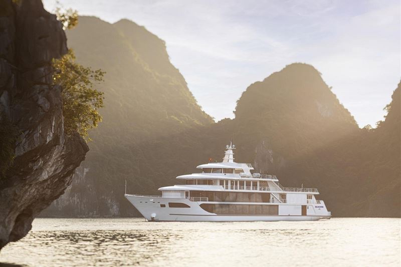 Sea Octopus Cruise – The Top Luxury Day Tour in Halong By